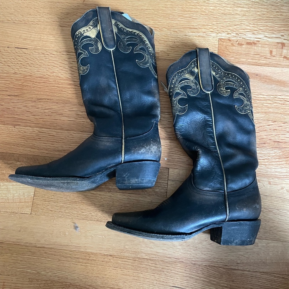 Women’s cowboy boots